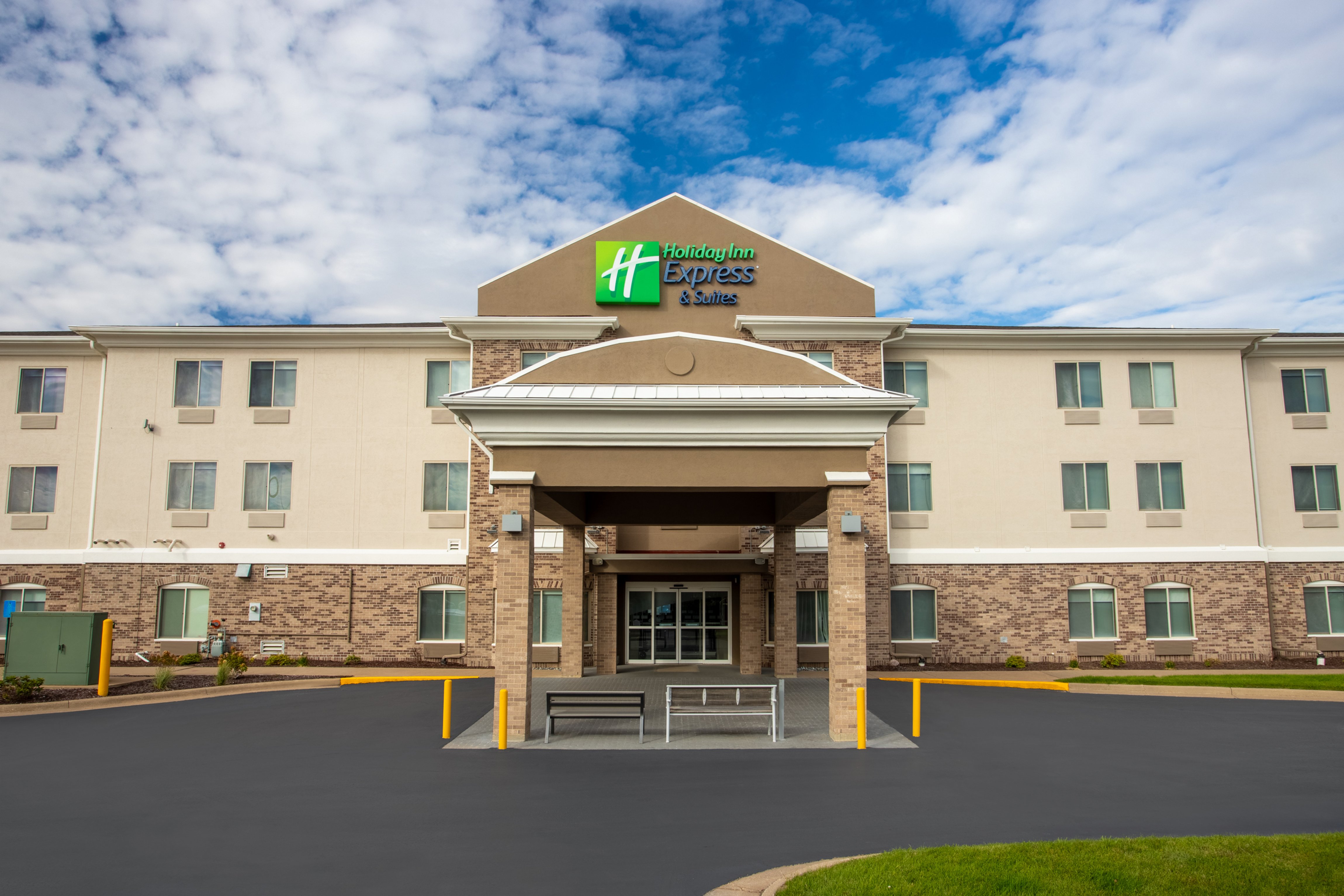 Holiday Inn Express Hotel Suites Clinton 1/50