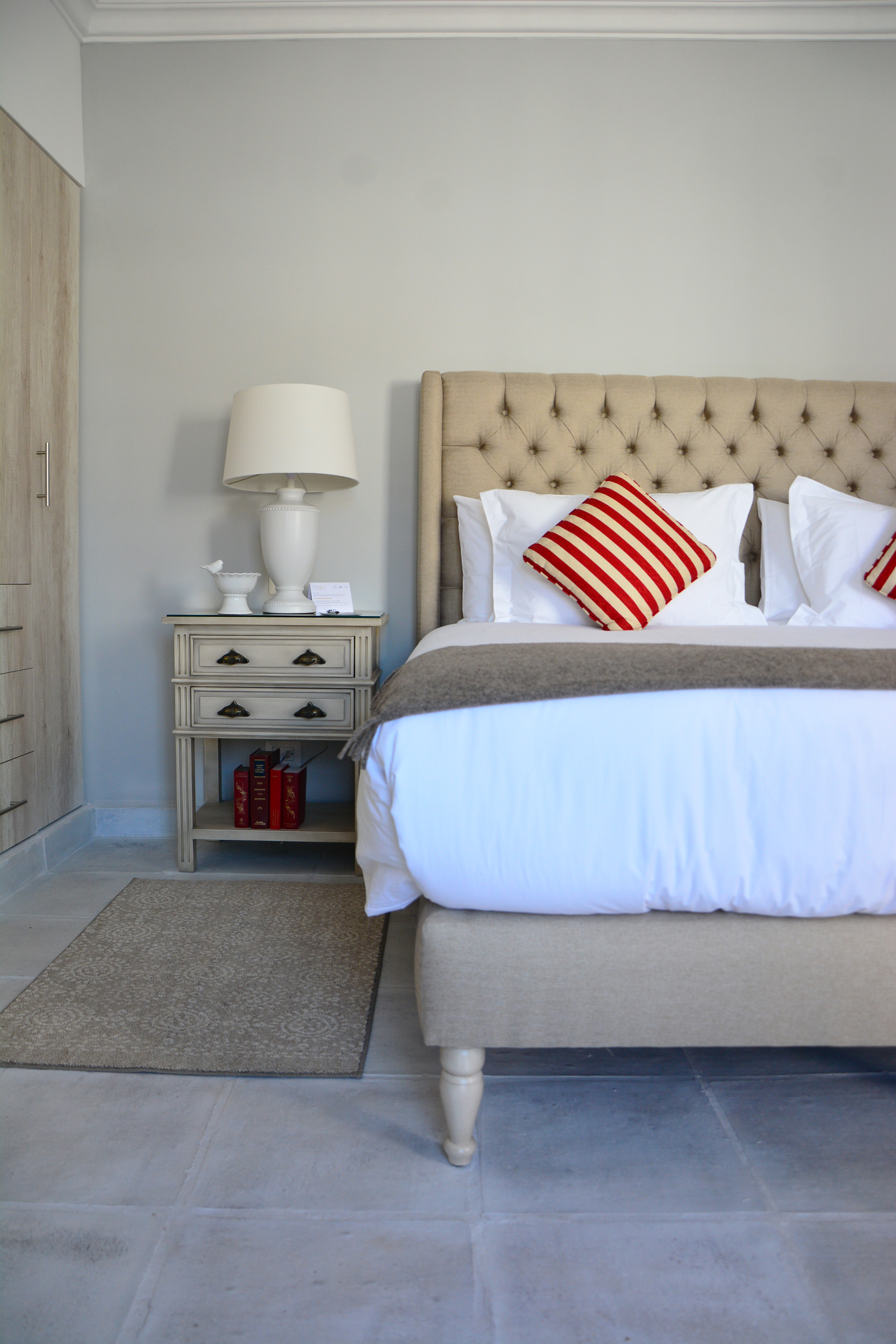 Deluxe, Suite, King Bed, City and Courtyard View