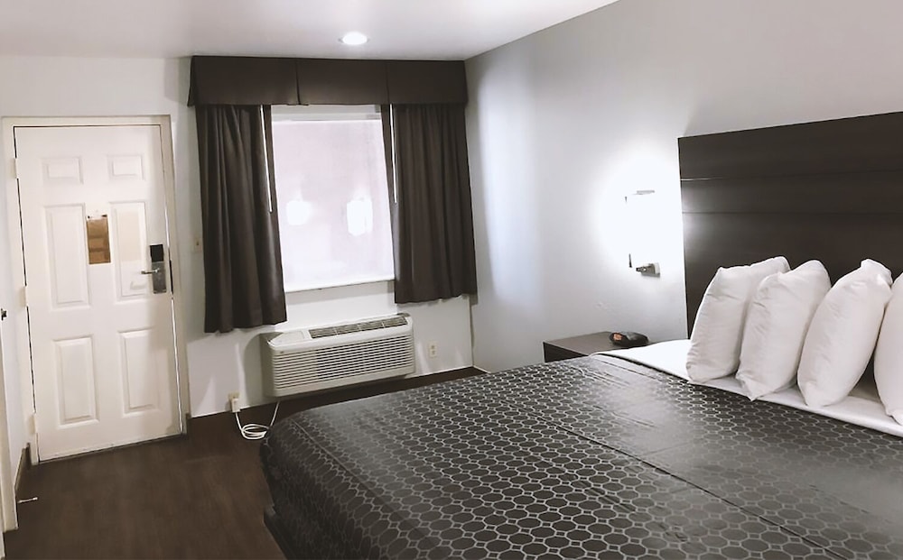 Americas Best Value Inn & Suites San Antonio Arena District 4/21