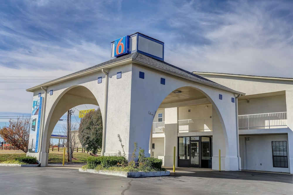 Motel6 Dickson, TN in DICKSON - TN