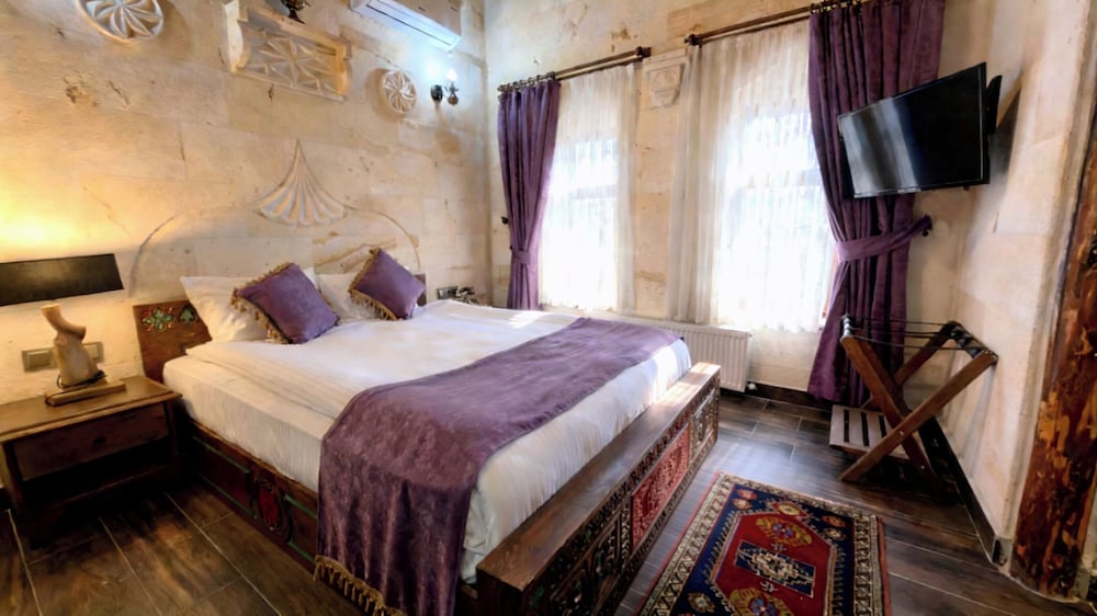 Ada Cave Suites 15/50