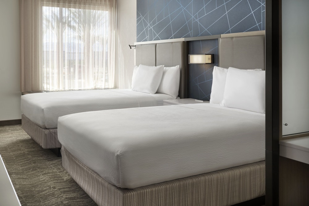 Suite, 2 Queen Beds, Trundle Bed