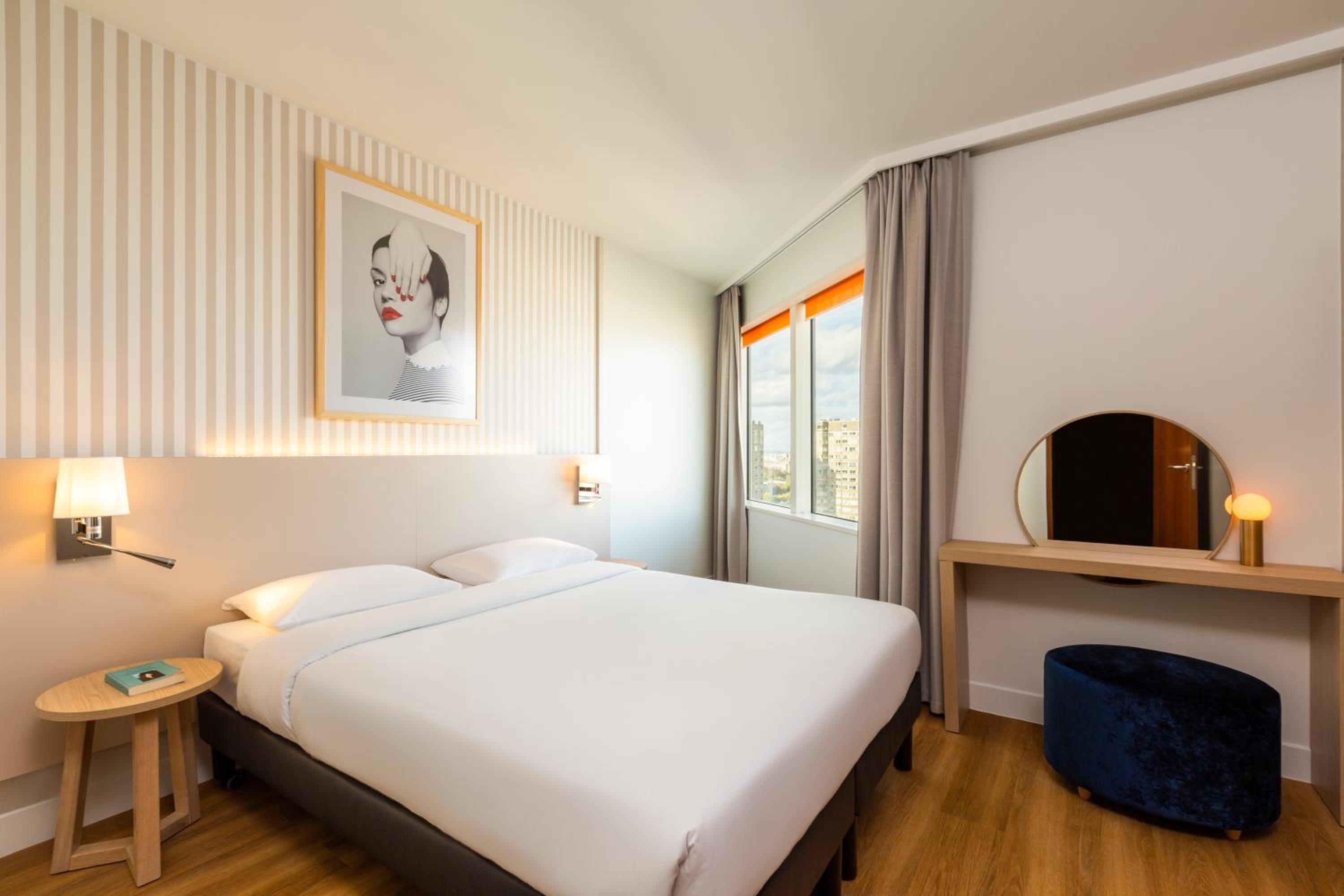 1 Bedroom, Apartment, Double Bed, Eiffel View, Sofa