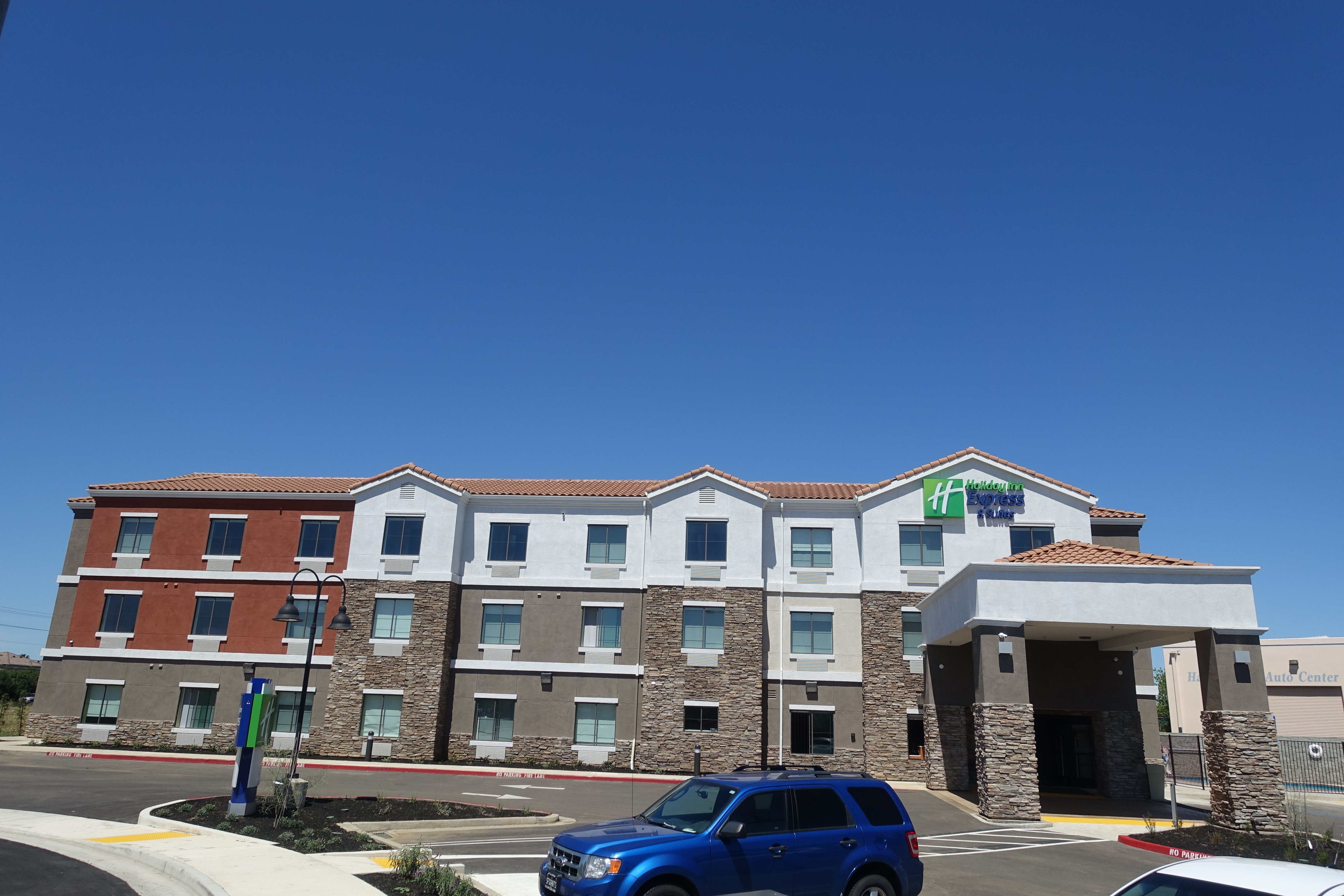 Holiday Inn Express Suites Brentwood 2/29