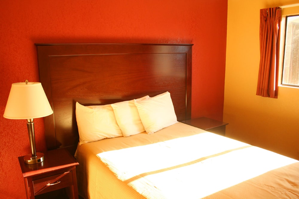 Pacific Inn And Suites 24/50