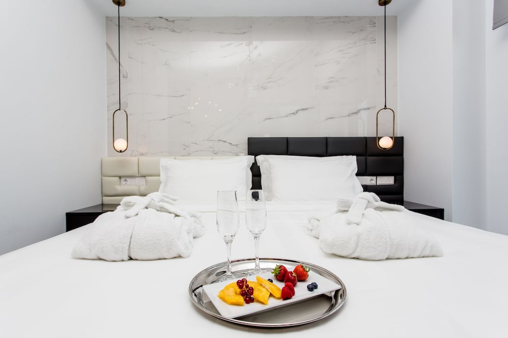 Crystal Villas & Suites 14/39