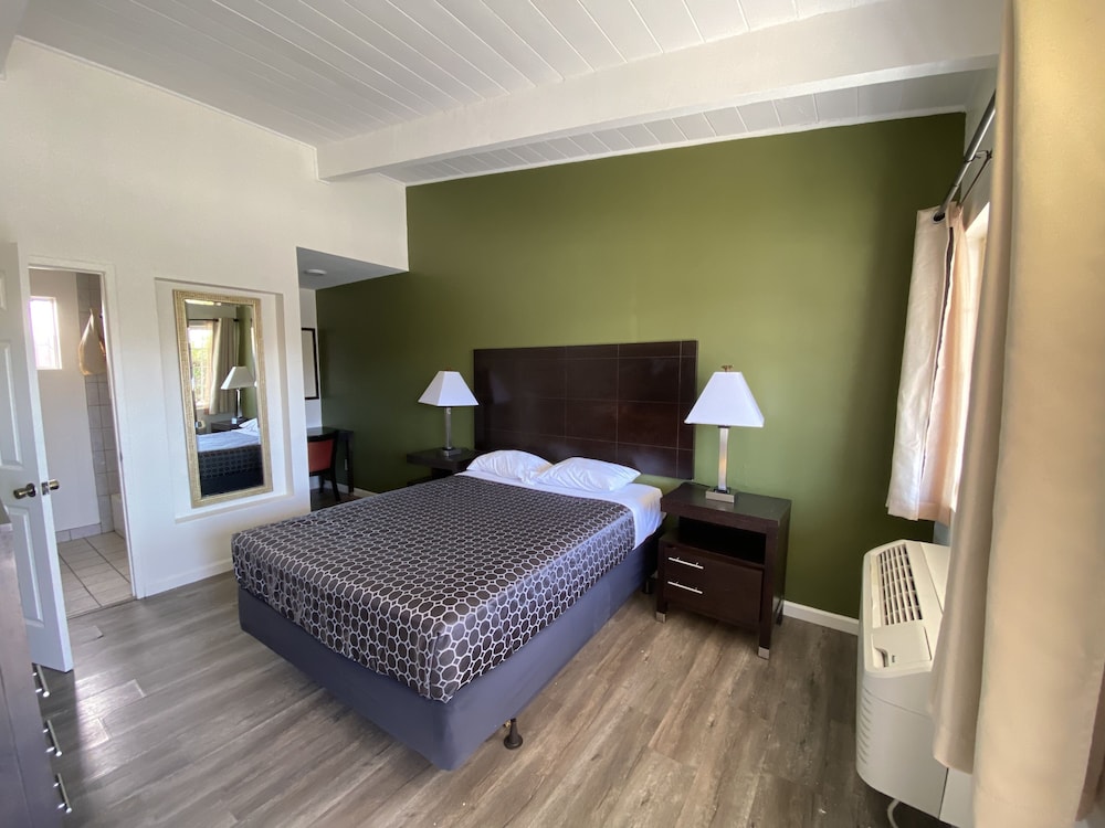 Room, Single, Queen Bed
