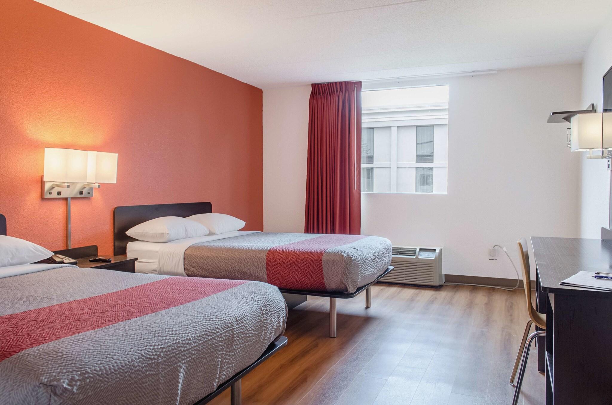 غرفة للمدخنين، Motel6 Brockton, MA 2/3