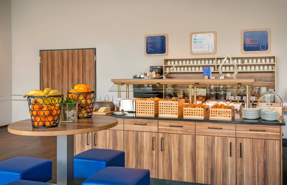 HOLIDAY INN EXPRESS SINGEN 42/72