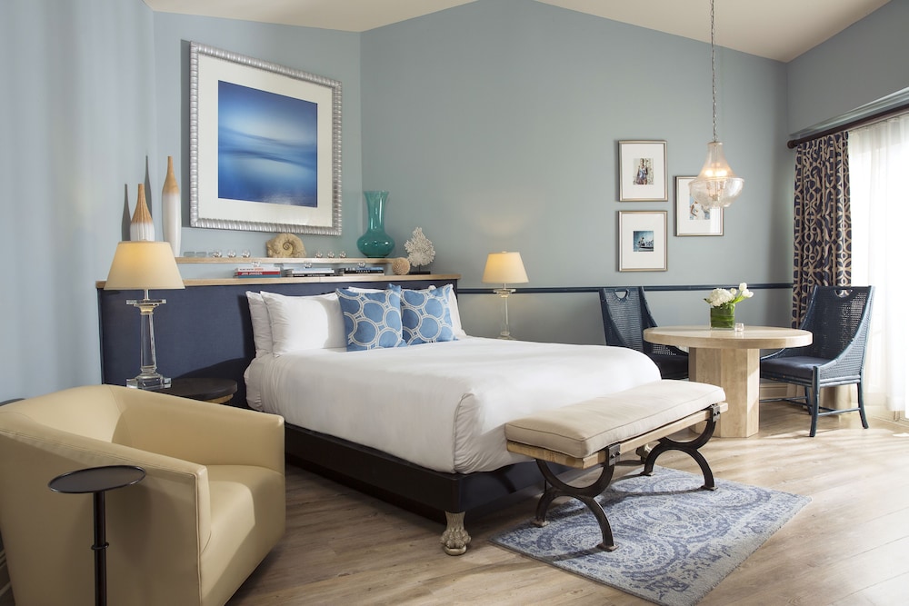 SIGNATURE, SUITE, KING BED, POOL VIEW, BATHTUB