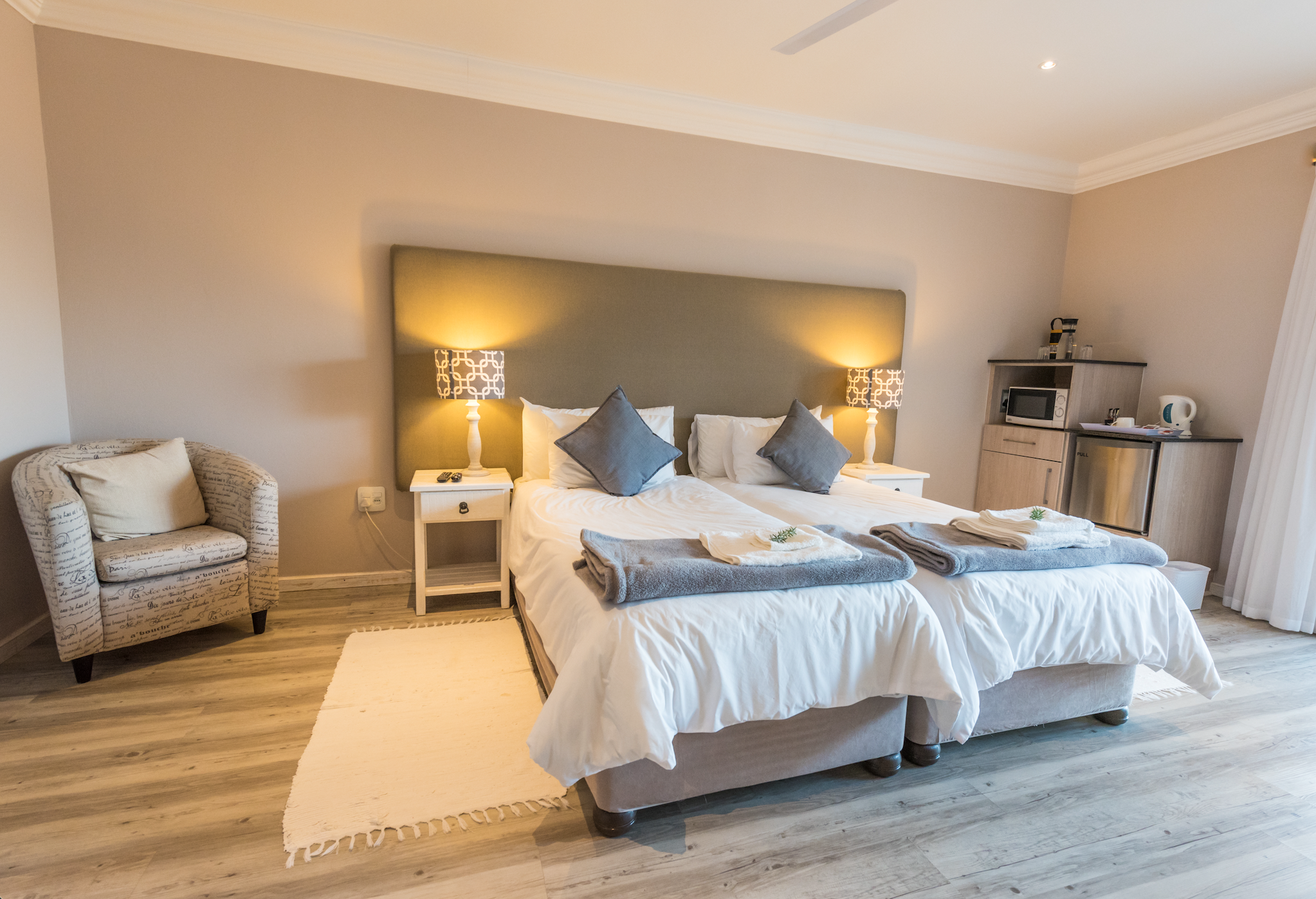 Retreat on Main Bed and Breakfast 3/7