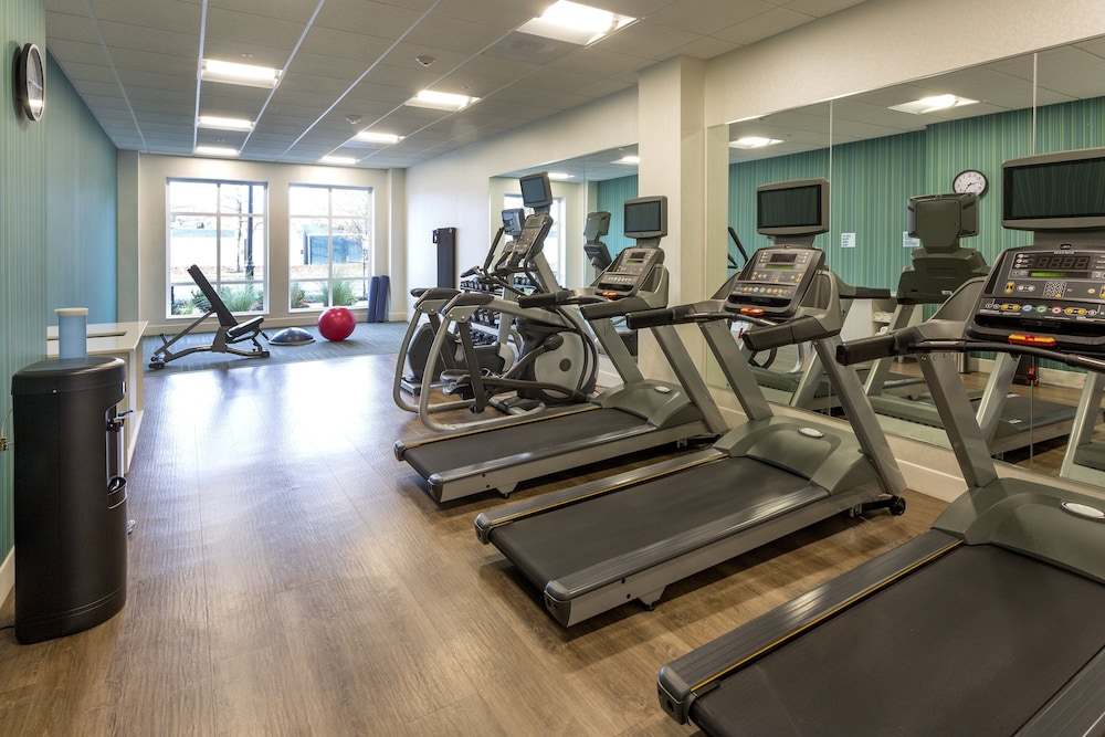 Holiday Inn Express Suites Seattle South Tukwila 40/61
