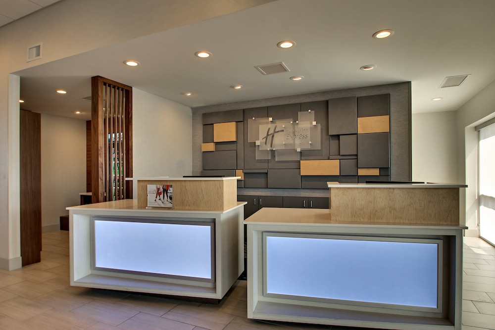 Holiday Inn Express & Suites Findlay North 7/52