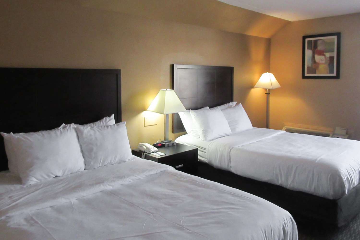 ROOM, 2 DOUBLE BEDS