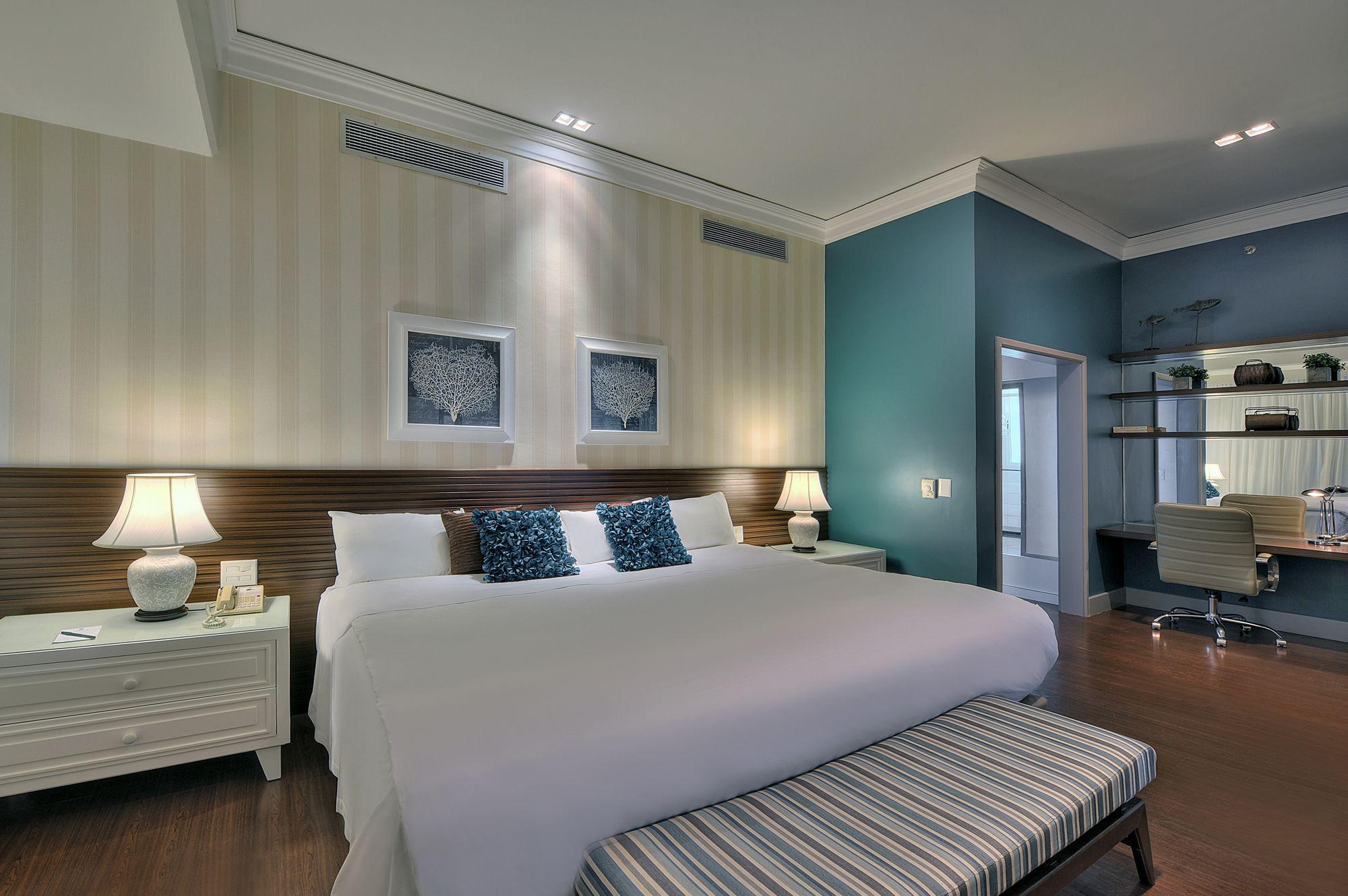 Executive, Suite