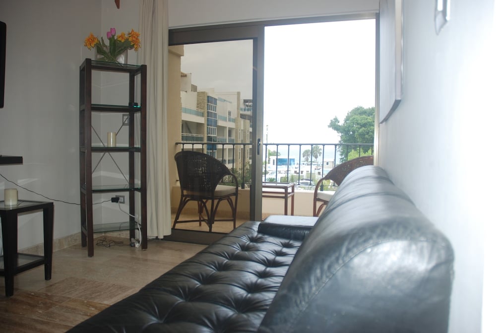 E And J Beach Condos 16/35