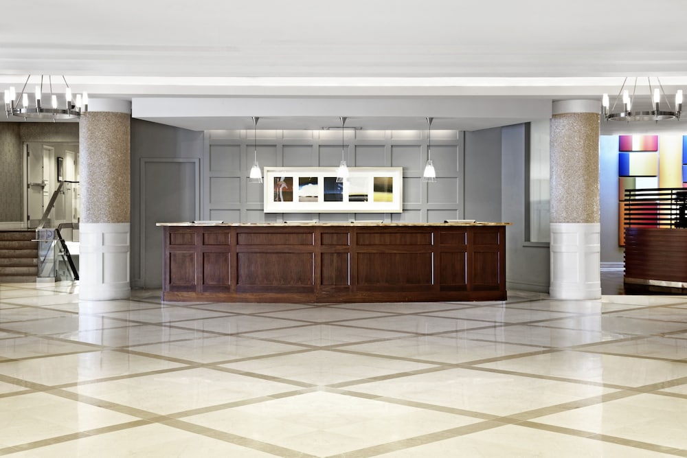Lobby at SHERATON PARKWAY TORONTO NORTH HOTEL SUITES, RICHMOND HILL - ONTARIO