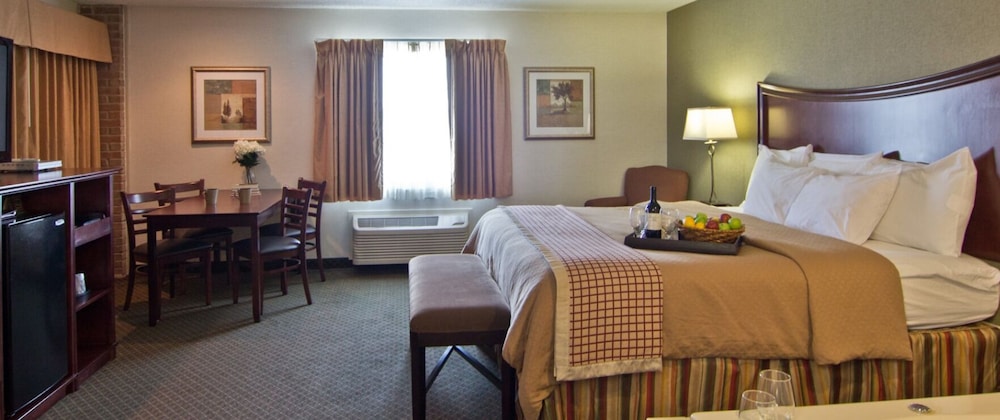 Christopher Inn and Suites 36/39