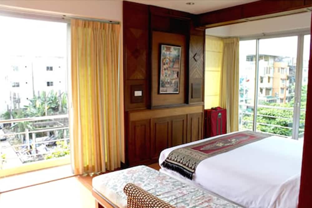 Lamphu Tree House Boutique Hotel 45/70