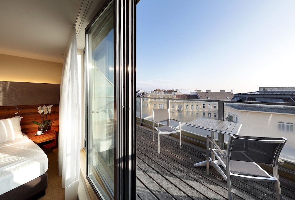 Eurostars Embassy 15/55