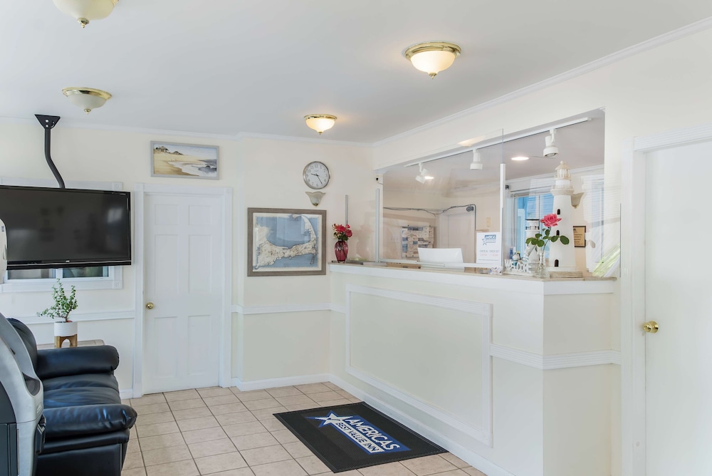 Americas Best Value Inn Suites Hyannis Cape Cod 9/42