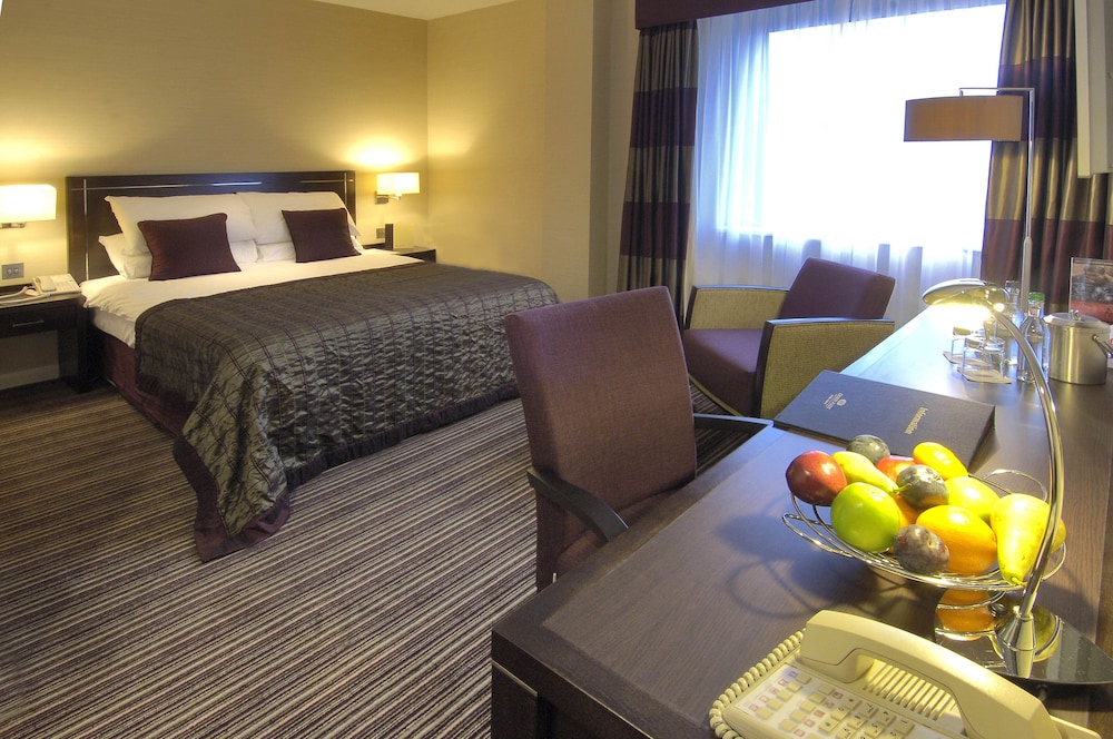 Crowne Plaza London Gatwick Airport 24/83
