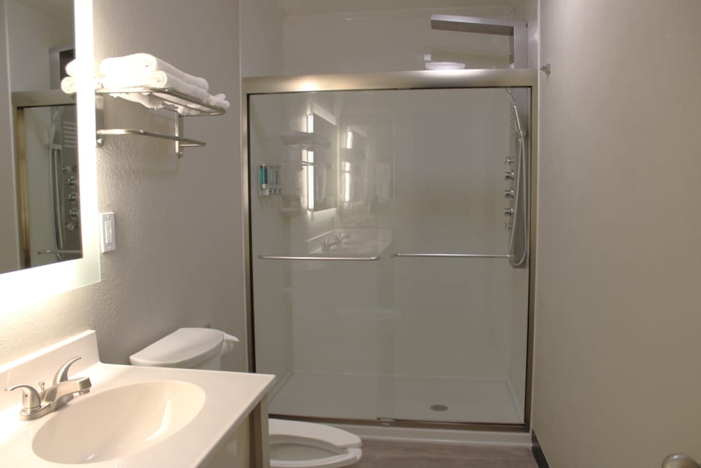 Super 8 by Wyndham Lamar 39/46