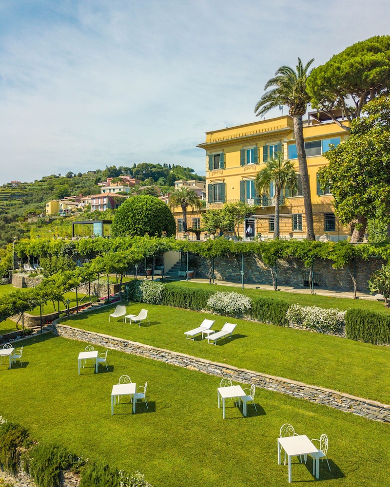 Villa Riviera Suites 36/50