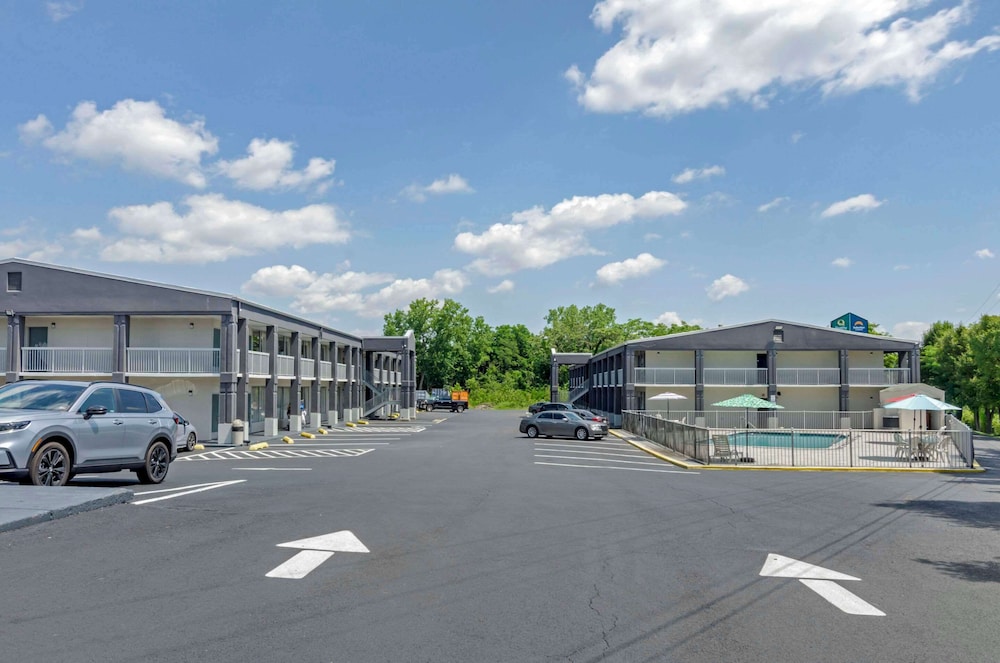 Suburban Studios Verona - Staunton North 48/60