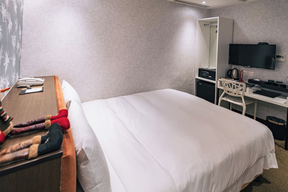 Room, Double Bed, No Window