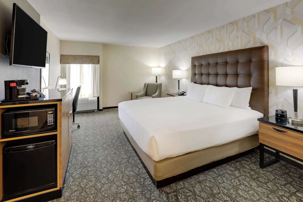 Drury Inn and Suites Birmingham Lakeshore Drive 15/50