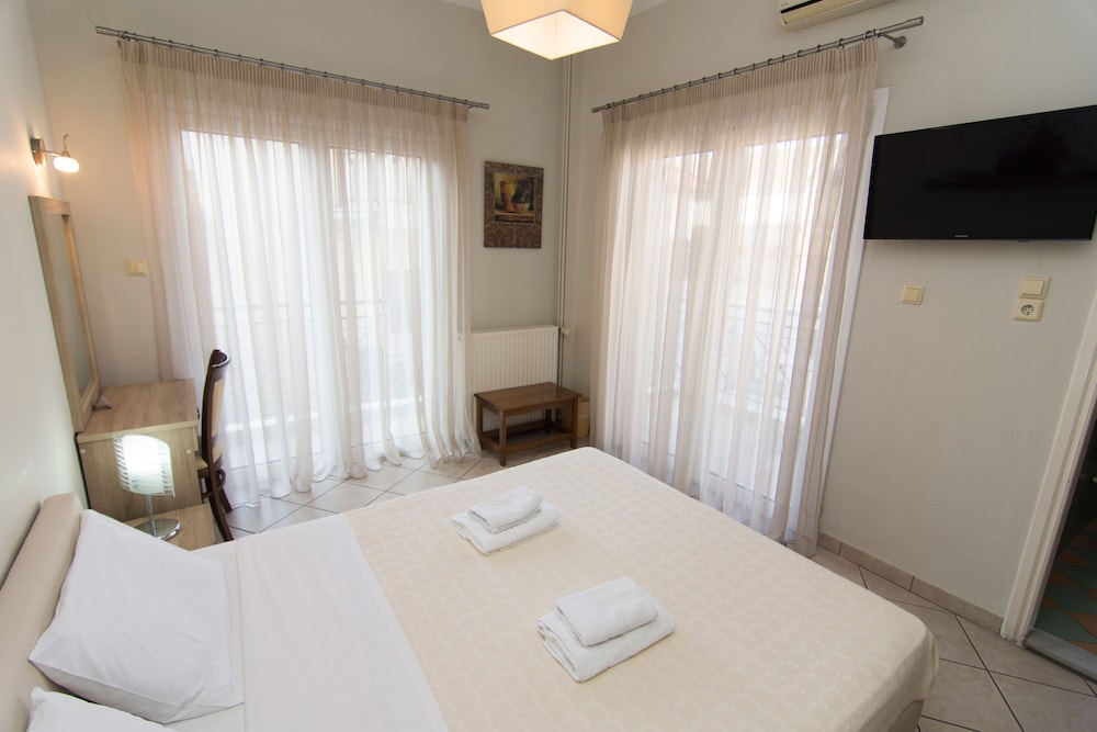 SAN NECTARIOS HOTEL 10/50