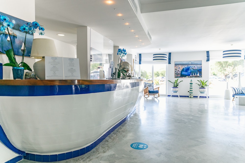 Lobby at Hotel Saline Palinuro, Centola