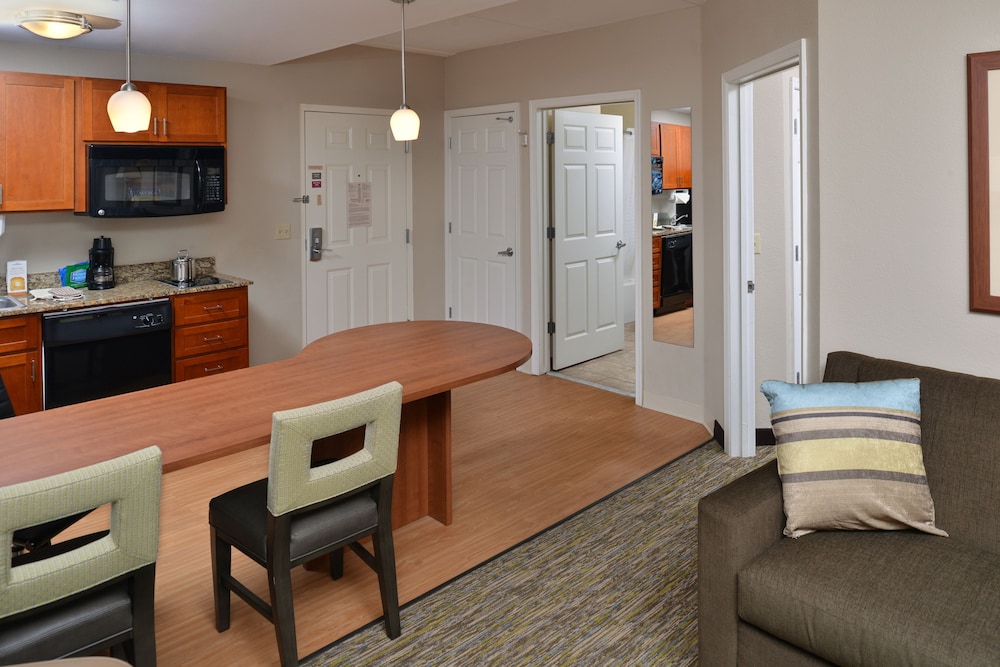 CANDLEWOOD SUITES BLUFFTON - HILTON HEAD 48/73