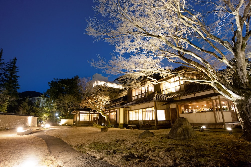 Hakone Suishoen 66/74