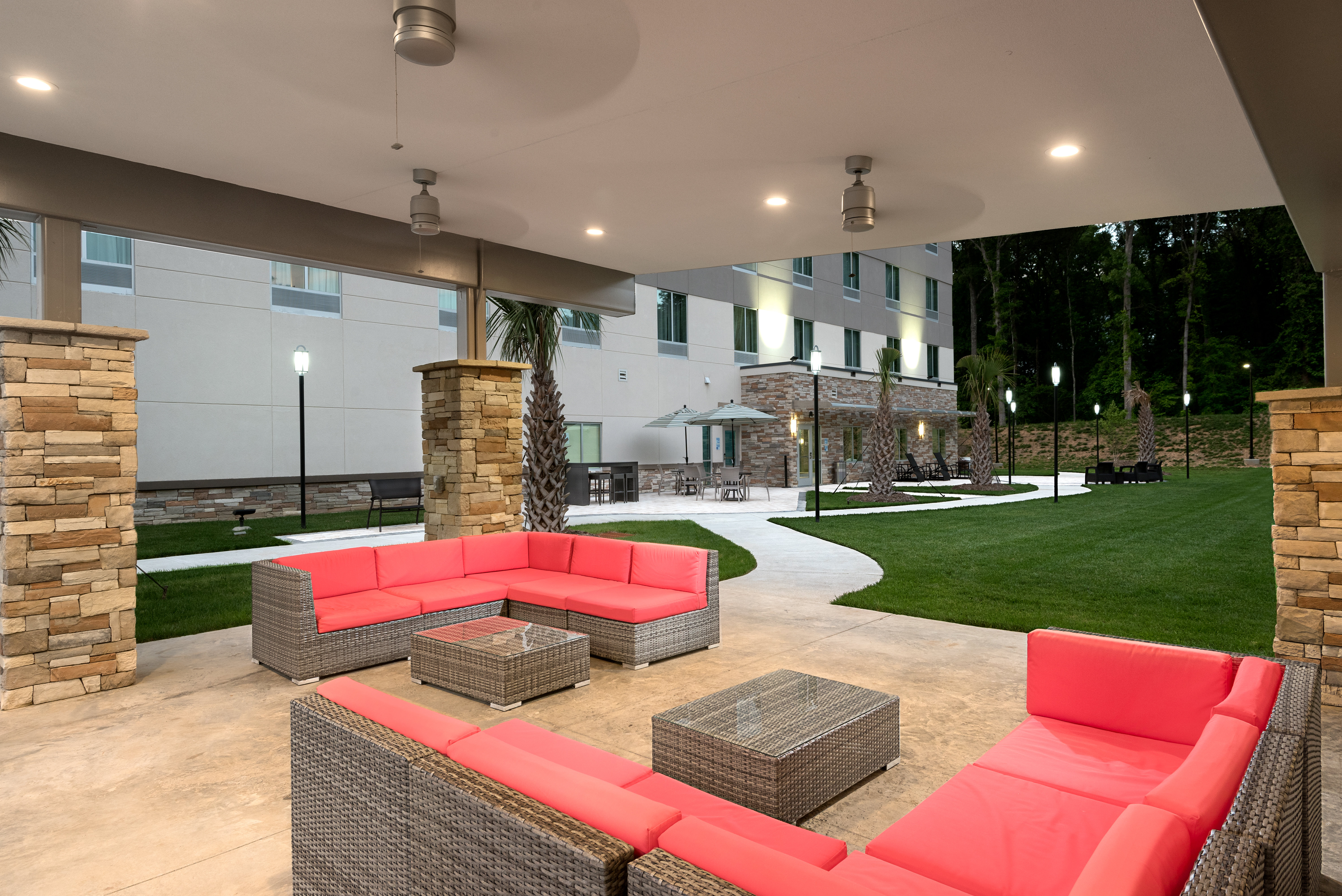 Holiday Inn Express And Suites Charlotte Airport 35/58
