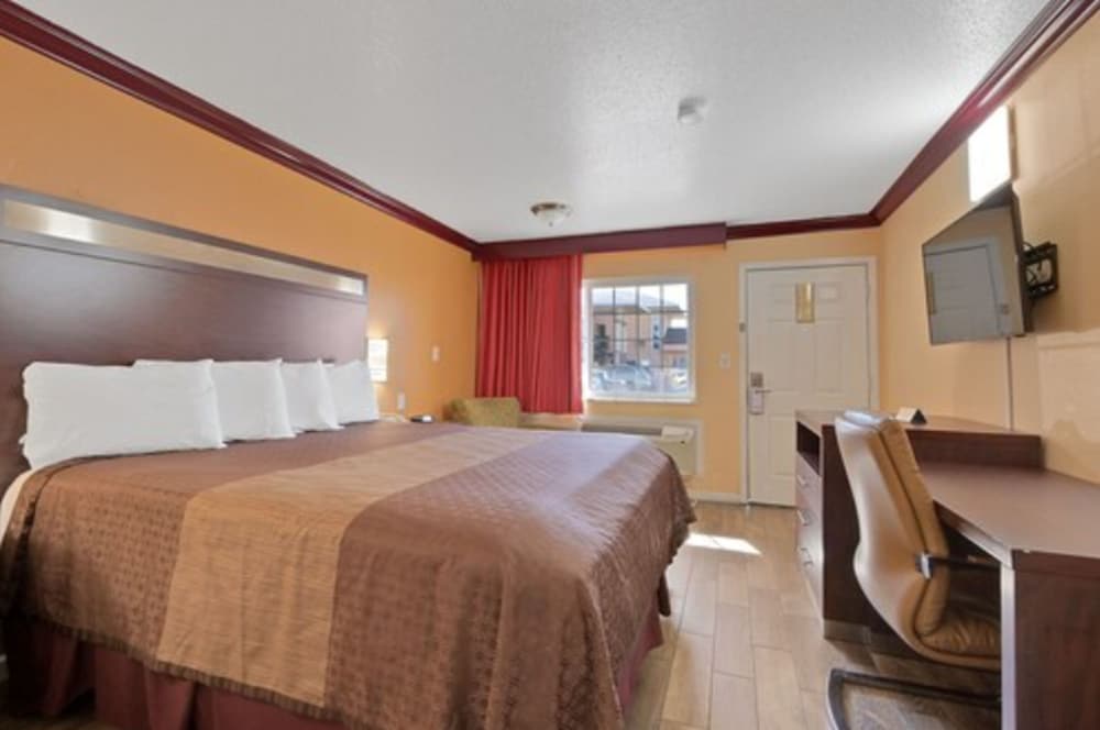 Americas Deluxe Inn 5/32