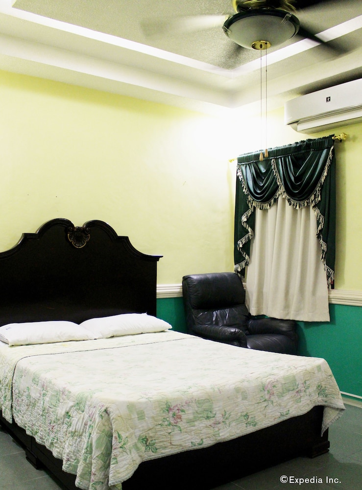 Kokomo's Suites Hotel 16/39