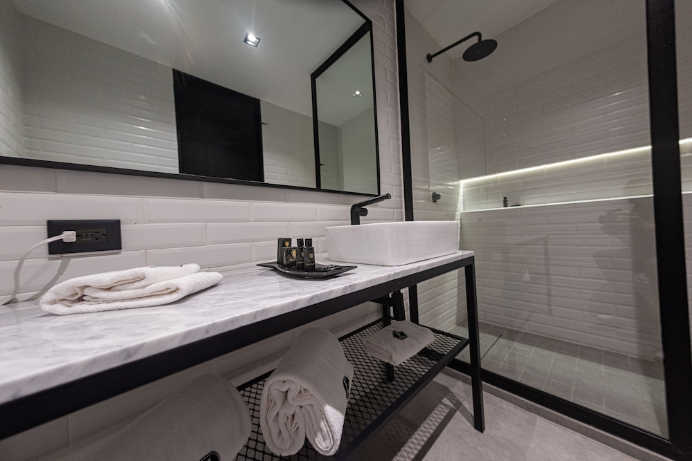 Fulton Business Luxury Hotel 47/49