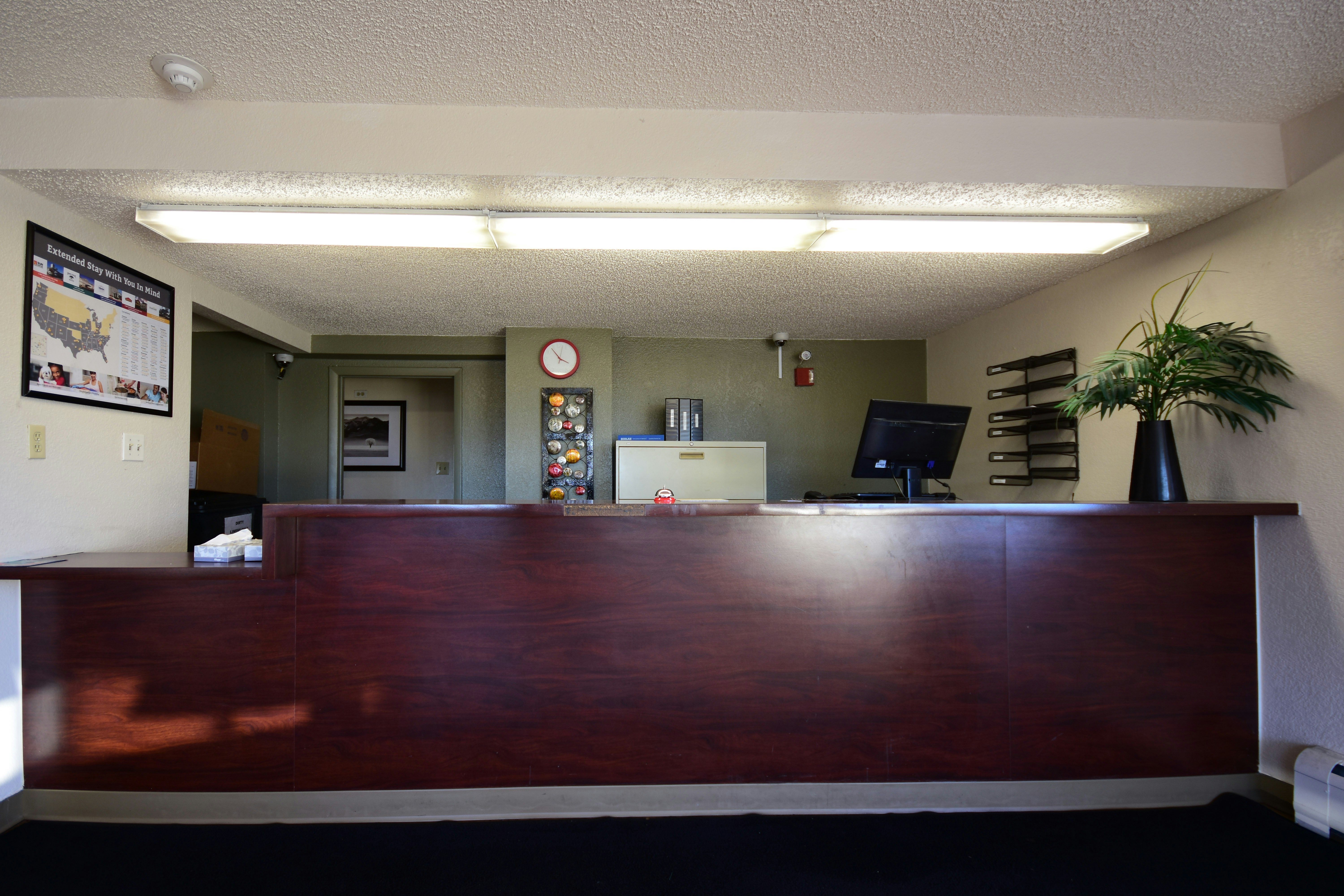 HomeTowne Studios by Red Roof Denver - Lakewood West 7/42