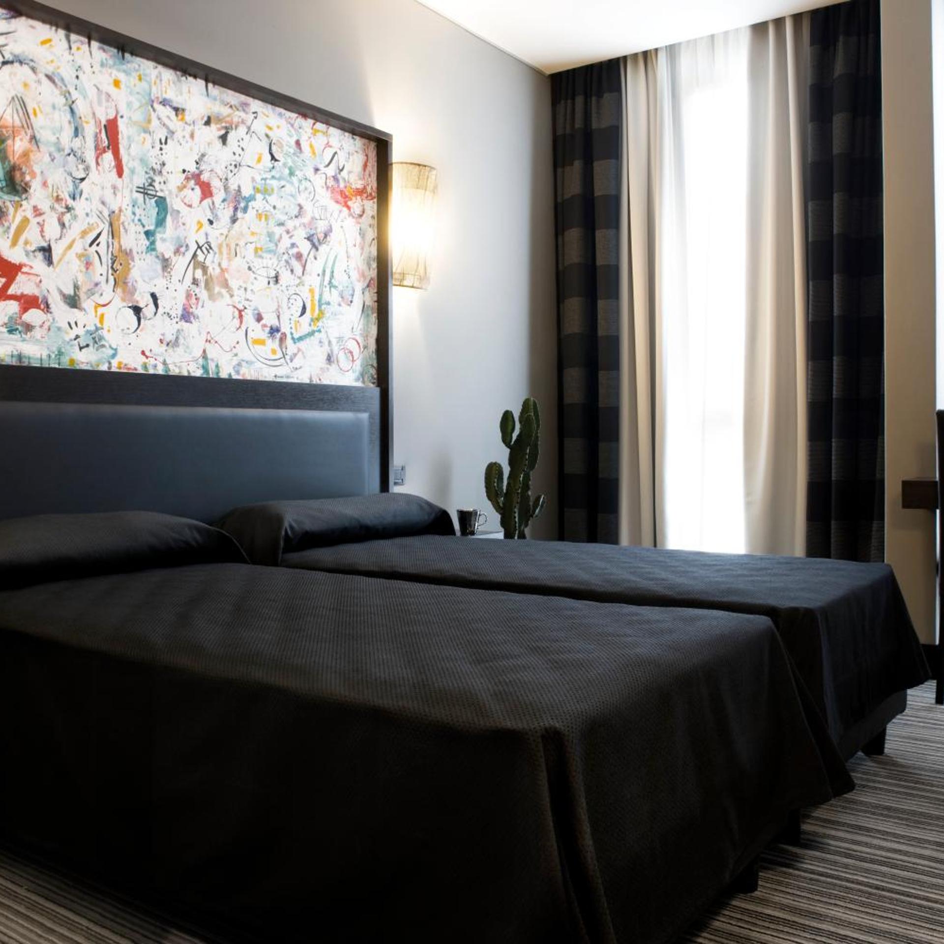 ROOM, TWIN BEDS