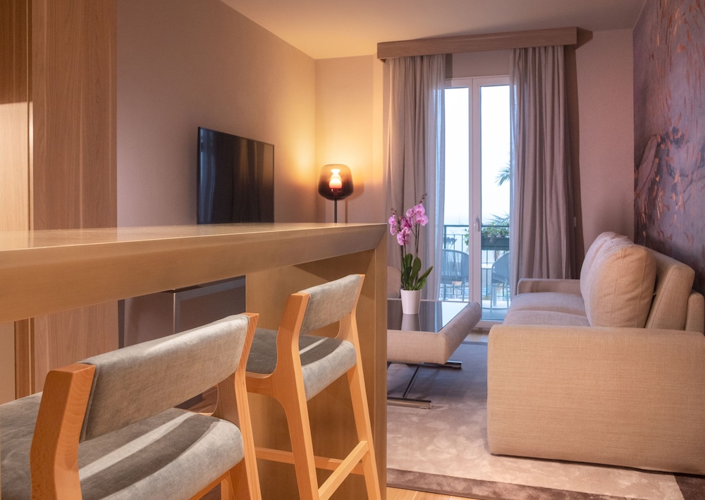 Miramare Suites 30/42