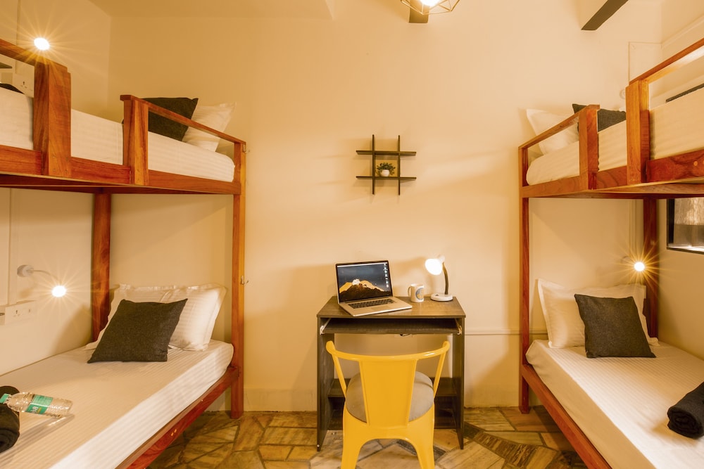 Locomo Hostel - Mumbai Airport 50/50