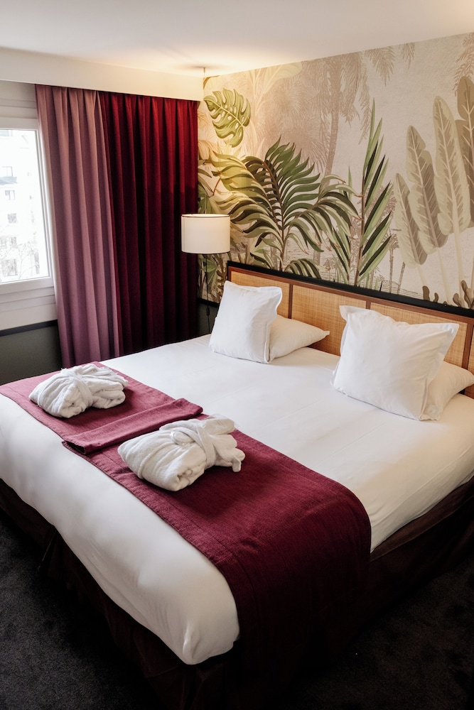 Paris Neuilly Hotel 34/64