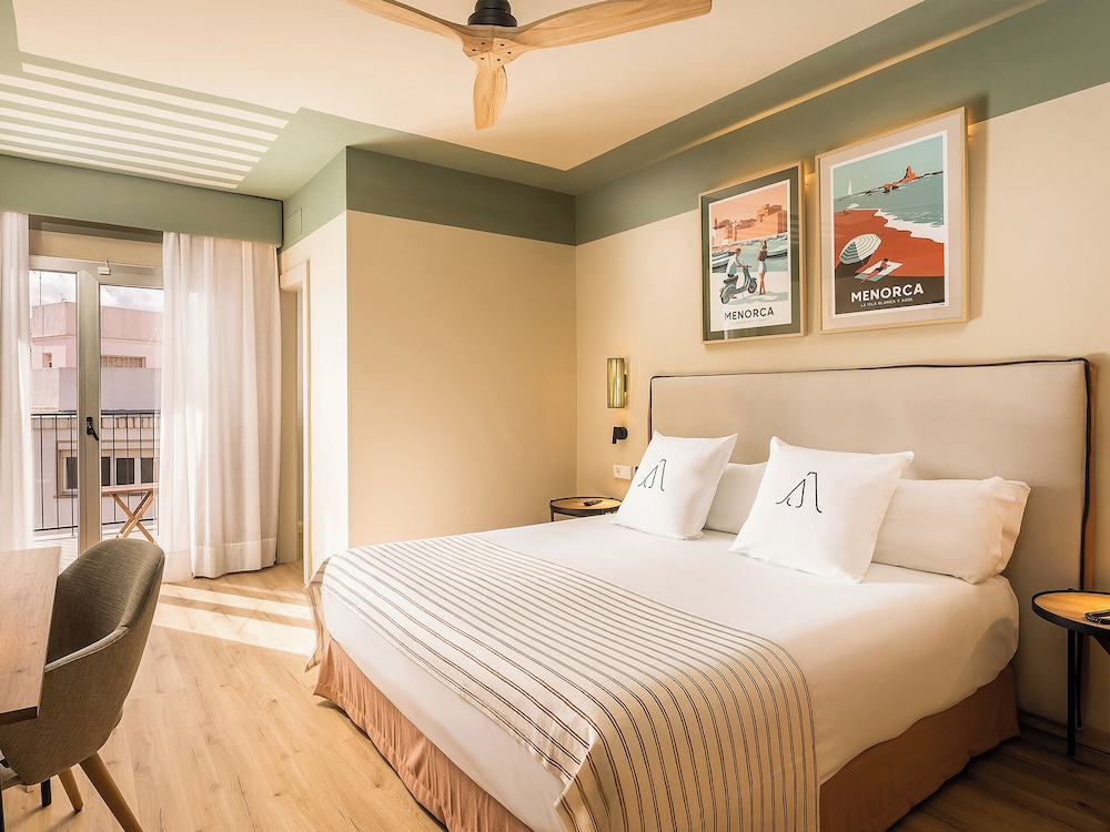 Standard, Single, Queen Bed, City View, Balcony, Hotel Artiem Capri 5/10