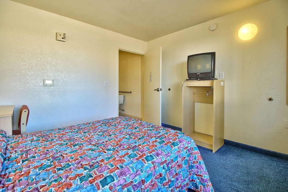 Motel6 Nogales, AZ - Mariposa Road 11/31