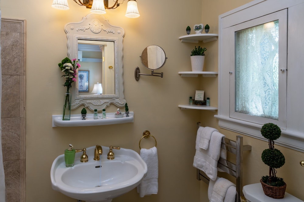 Abbington Green Bed &amp; Breakfast Inn 47/49