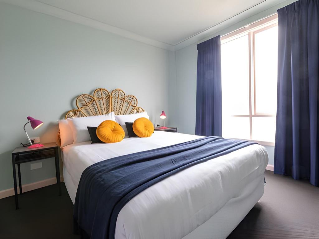 Private, Compact, Double Bed, Shared Bathroom