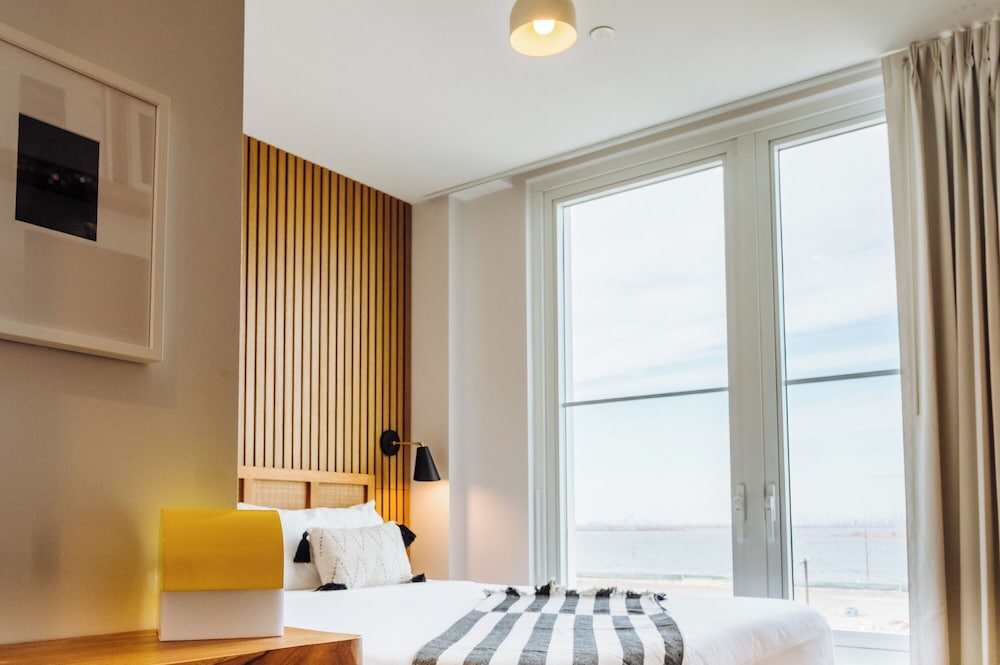 STANDARD, KING BED