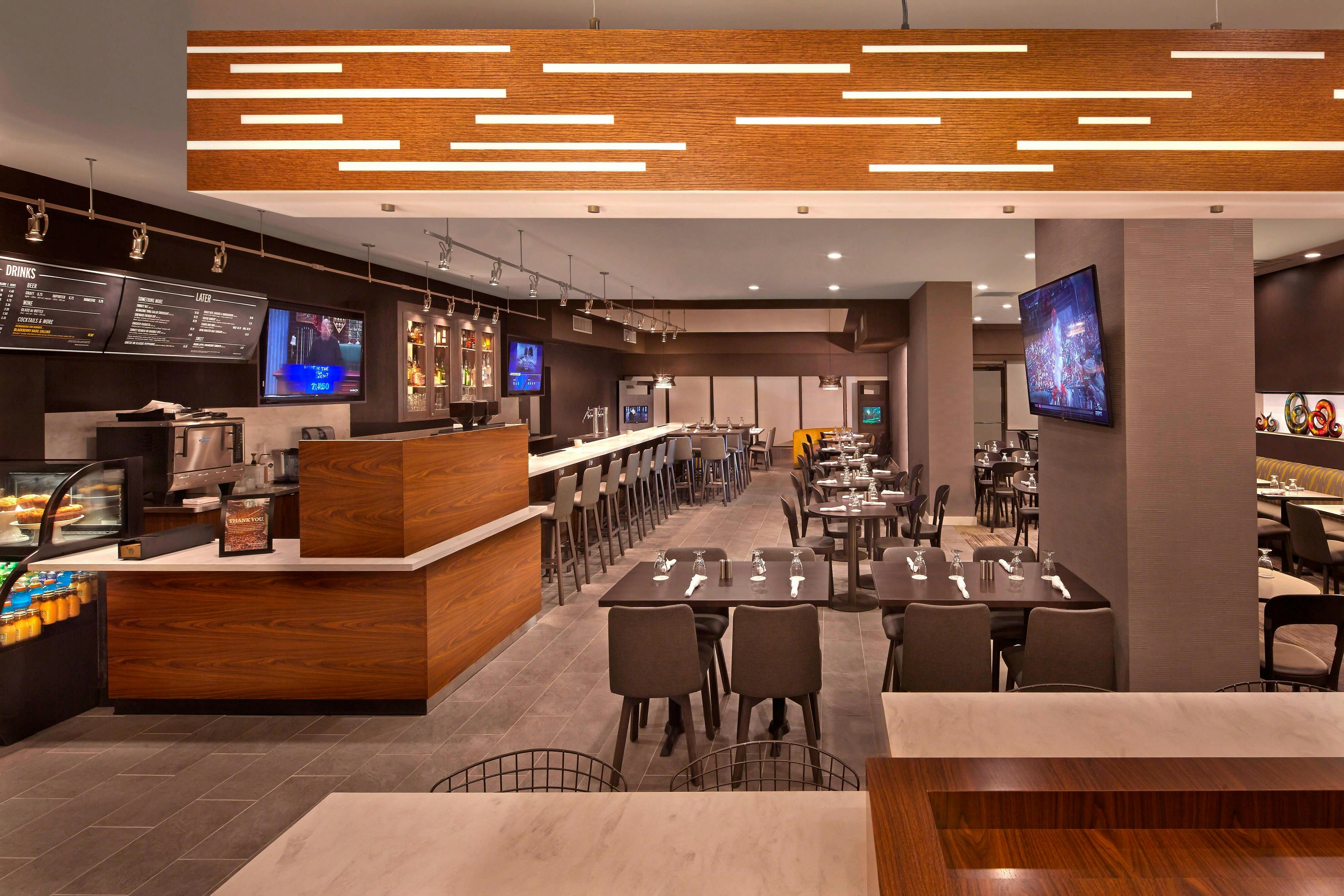 Courtyard Marriott Philadelphia City Avenue Ex Crowne Plaza Philadelphia West Main Line 8/13